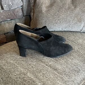 Stuart Weitzman Black Suede Low Top Bootie Heel 2.5”